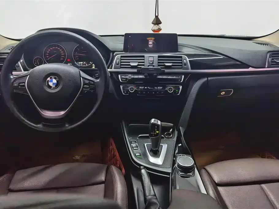 BMW 3 Series 2019 — фото 12