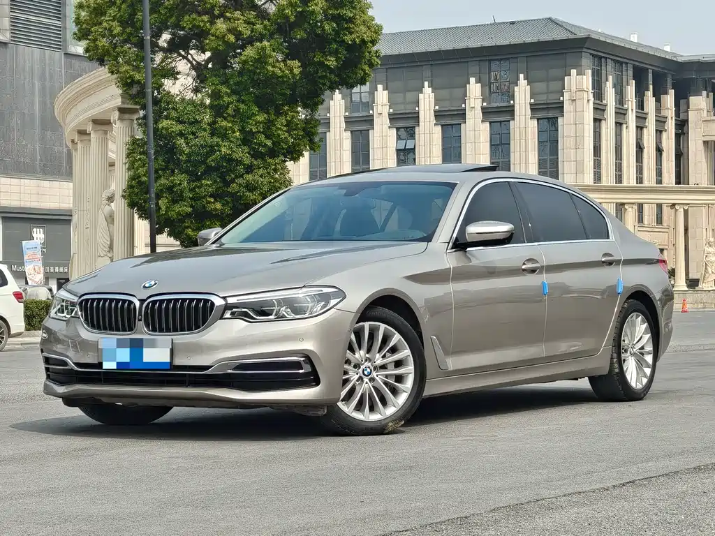 BMW 5 Series 2019 — фото 1