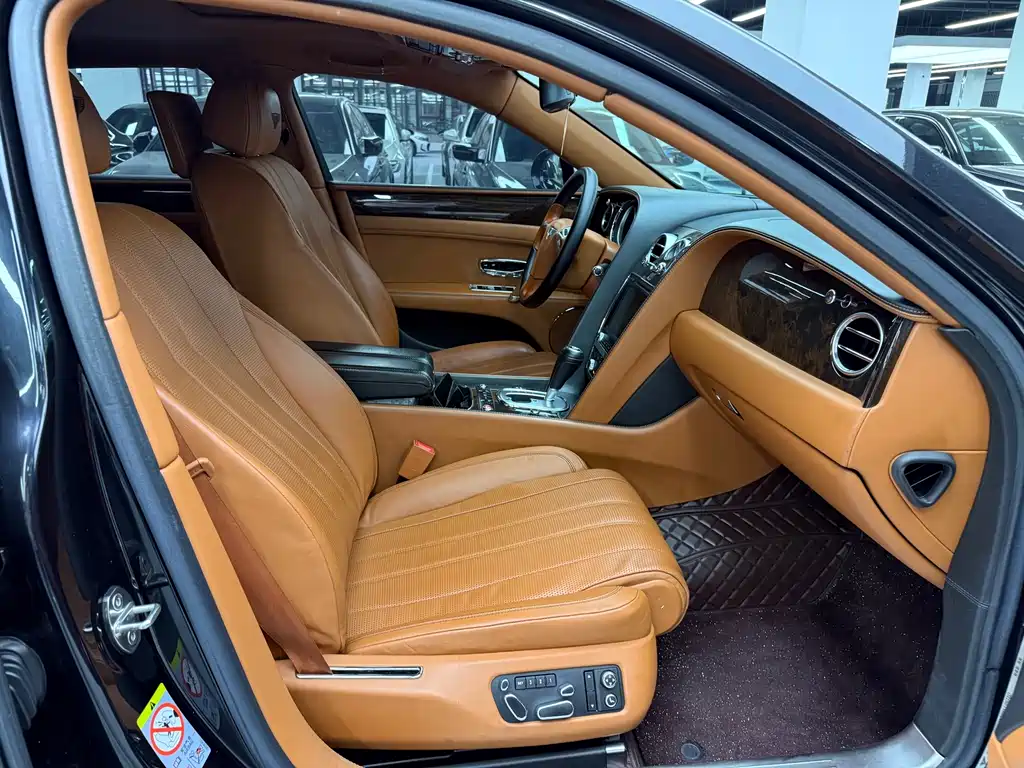 Bentley Flying Spur 2015 — фото 12