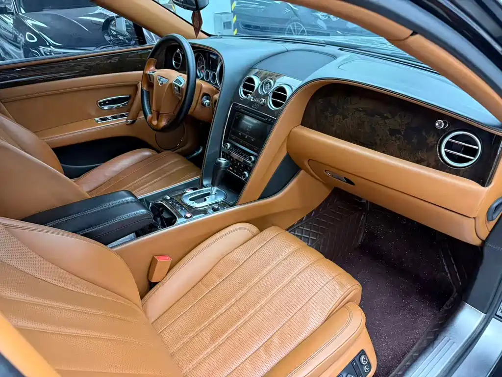 Bentley Flying Spur 2015 — фото 13