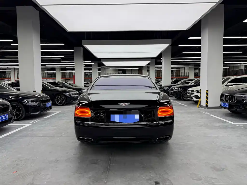 Bentley Flying Spur 2015 — фото 16