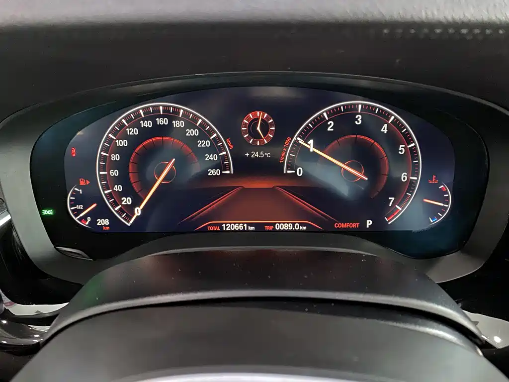 BMW 5 Series 2019 — фото 15