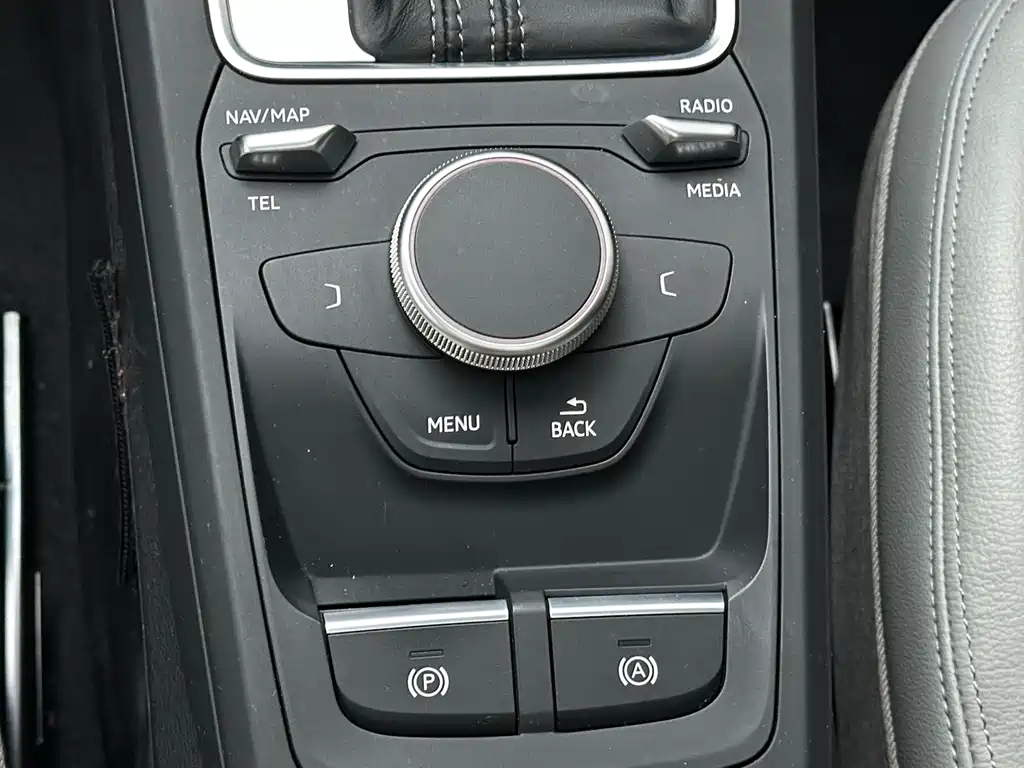 Audi Q2L 2022 — фото 13
