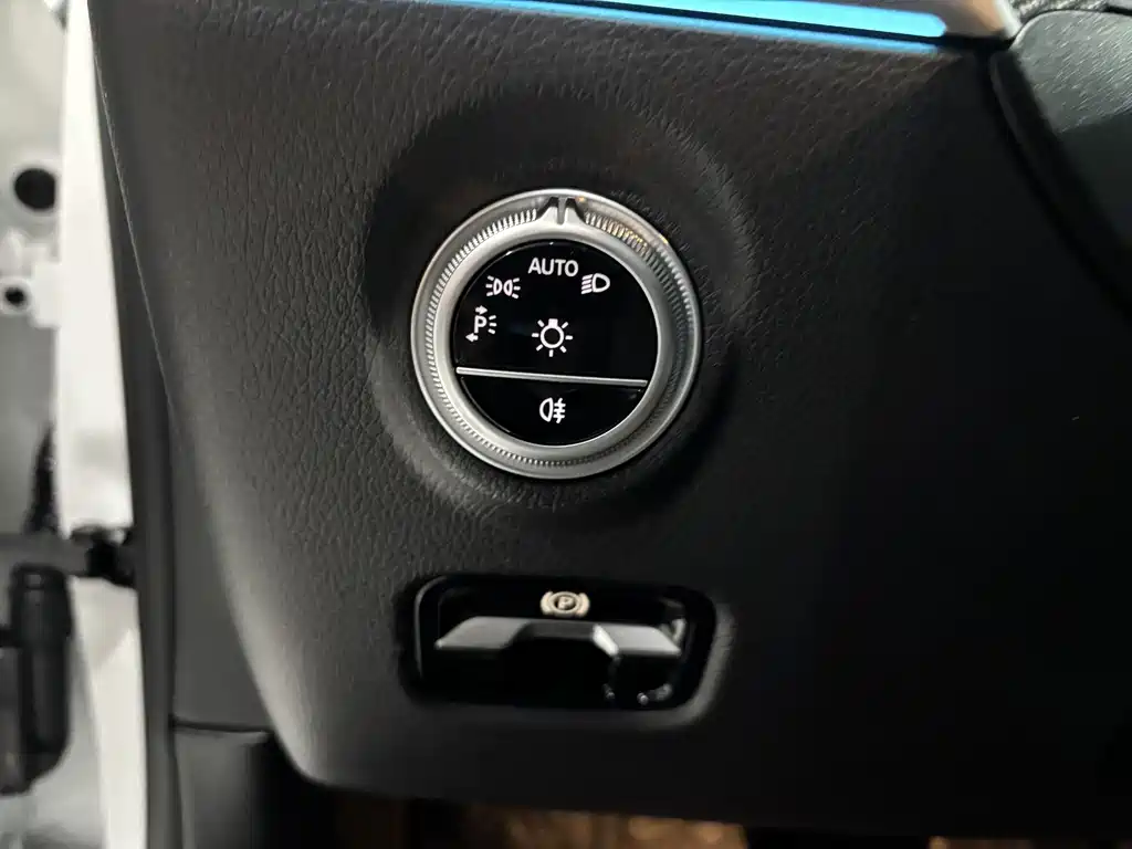 Mercedes-Benz C-Class 2025 — фото 16