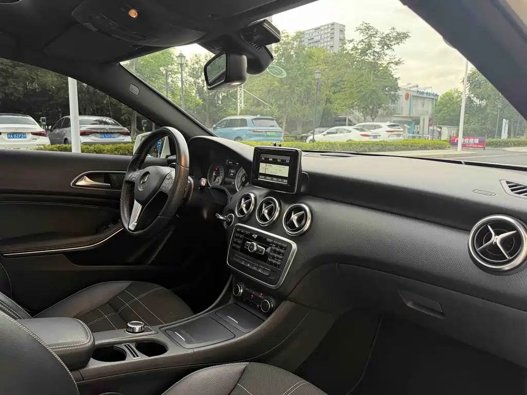 Mercedes-Benz A-Class 2014 — фото 11