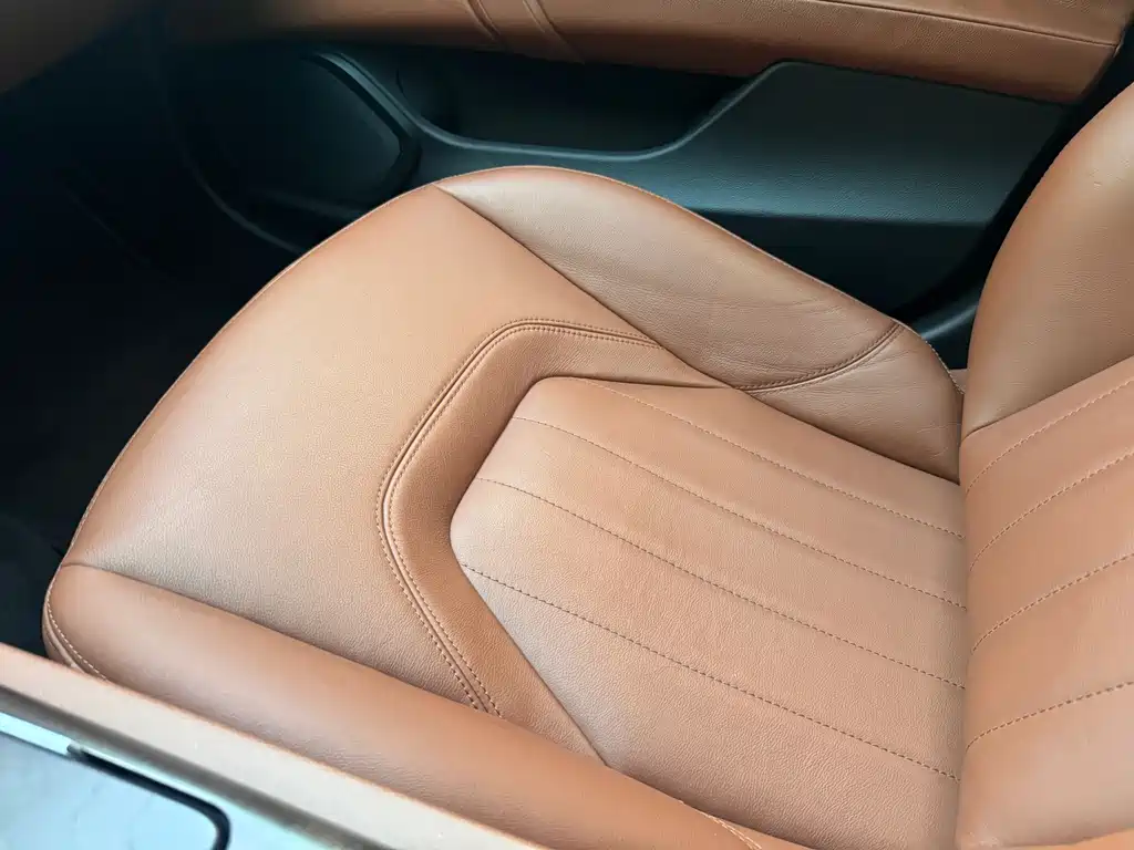 Maserati Quattroporte 2016 — фото 20