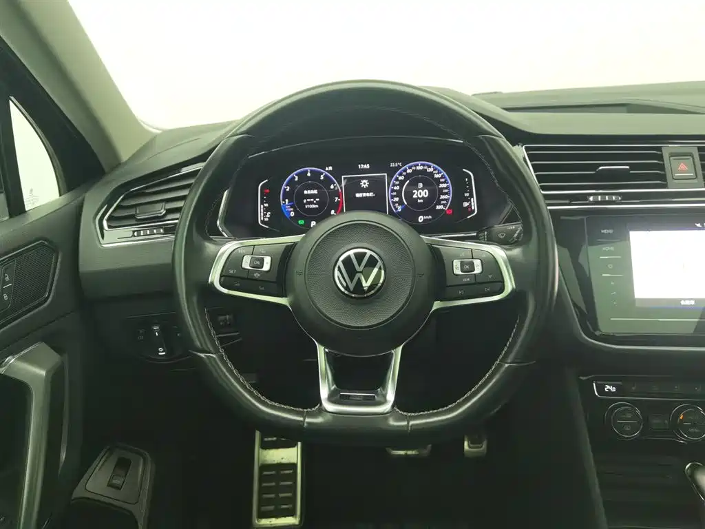 Volkswagen Tiguan L 2021 — фото 11