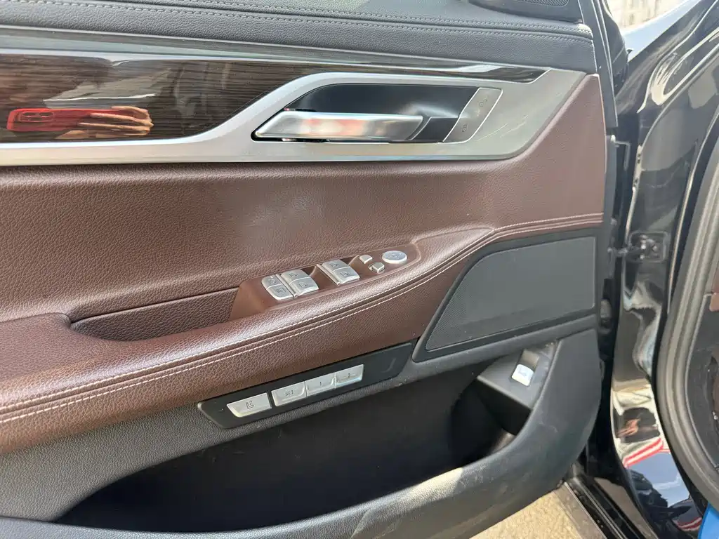 BMW 7 Series 2017 — фото 10