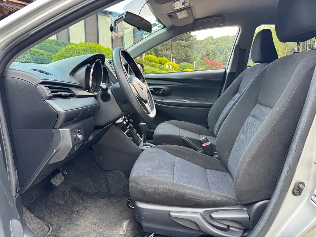 Toyota Yaris L 2016 — фото 19