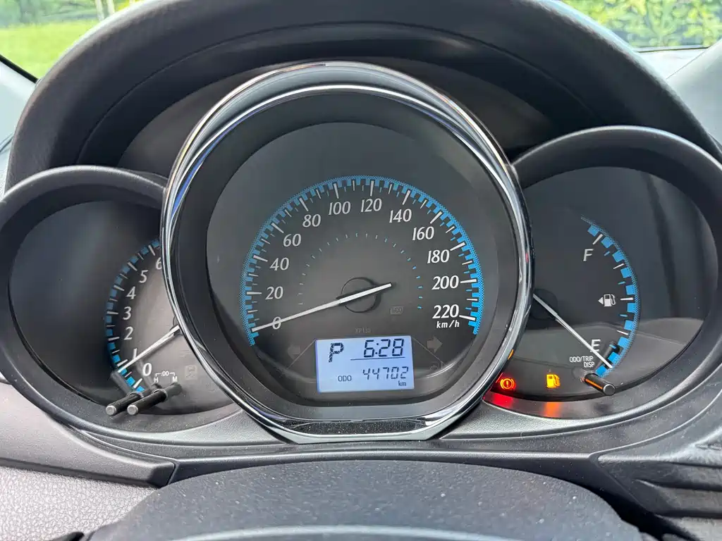 Toyota Yaris L 2016 — фото 14
