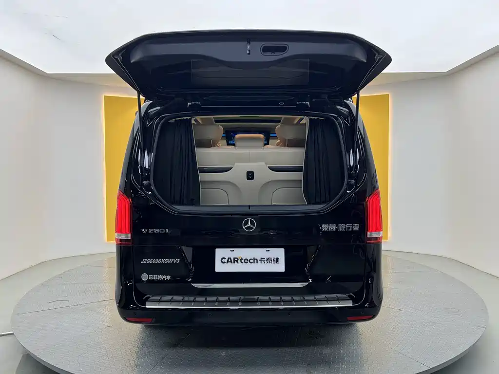 Mercedes-Benz V-Class 2024 — фото 32