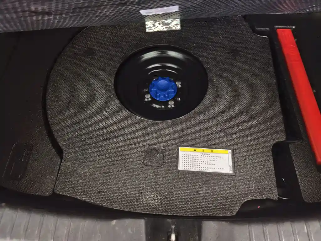 Toyota Yaris L 2022 — фото 15