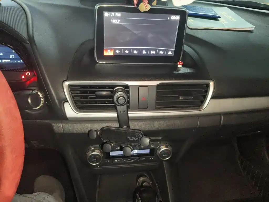 Mazda 3 Angkesela 2015