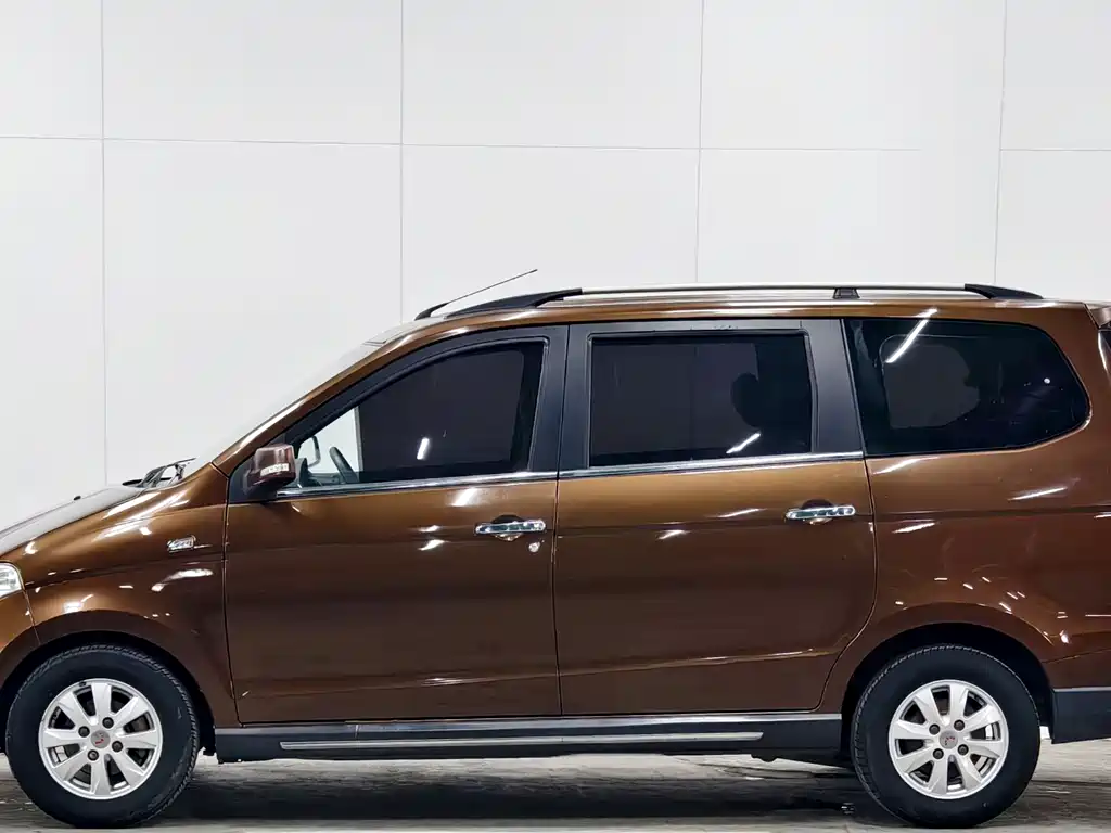 Wuling Hongguang 2014 — фото 7