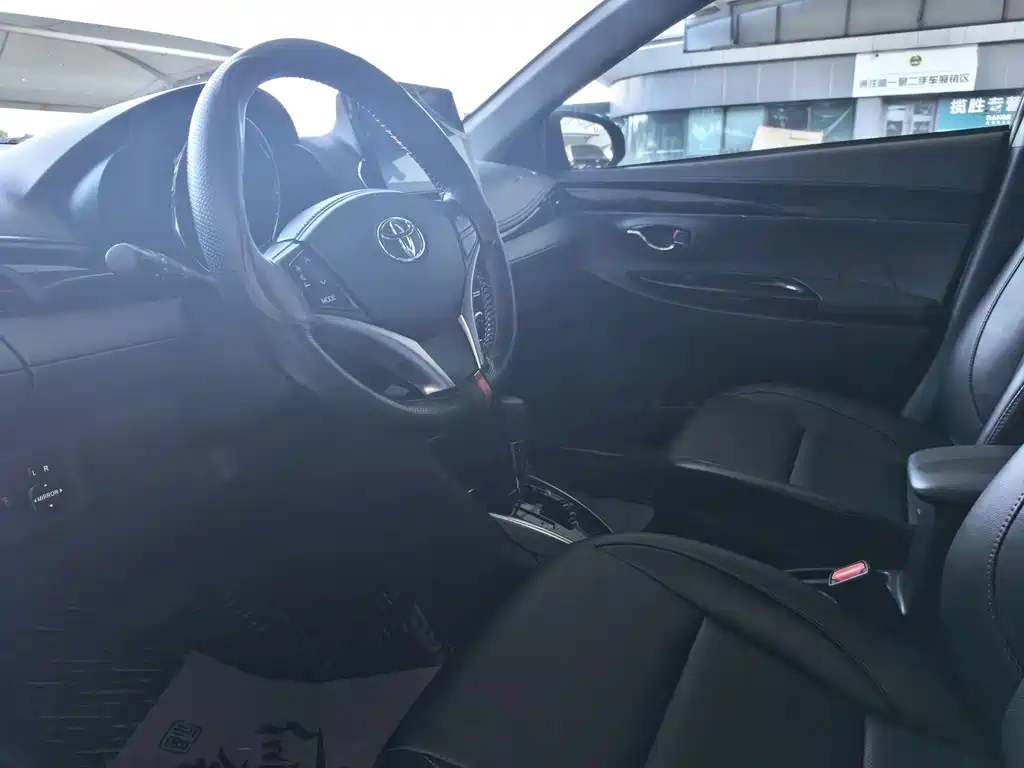 Toyota Yaris L 2022