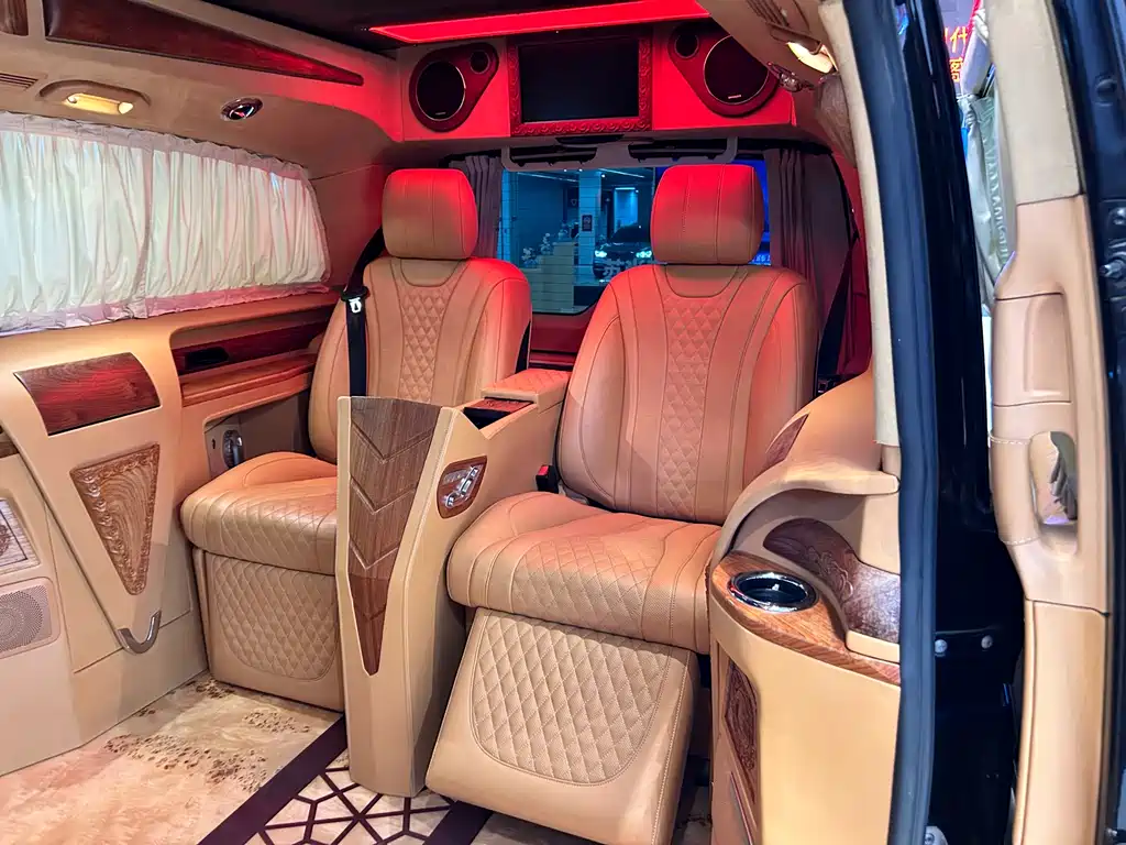 Mercedes-Benz V-Class 2020 — фото 14