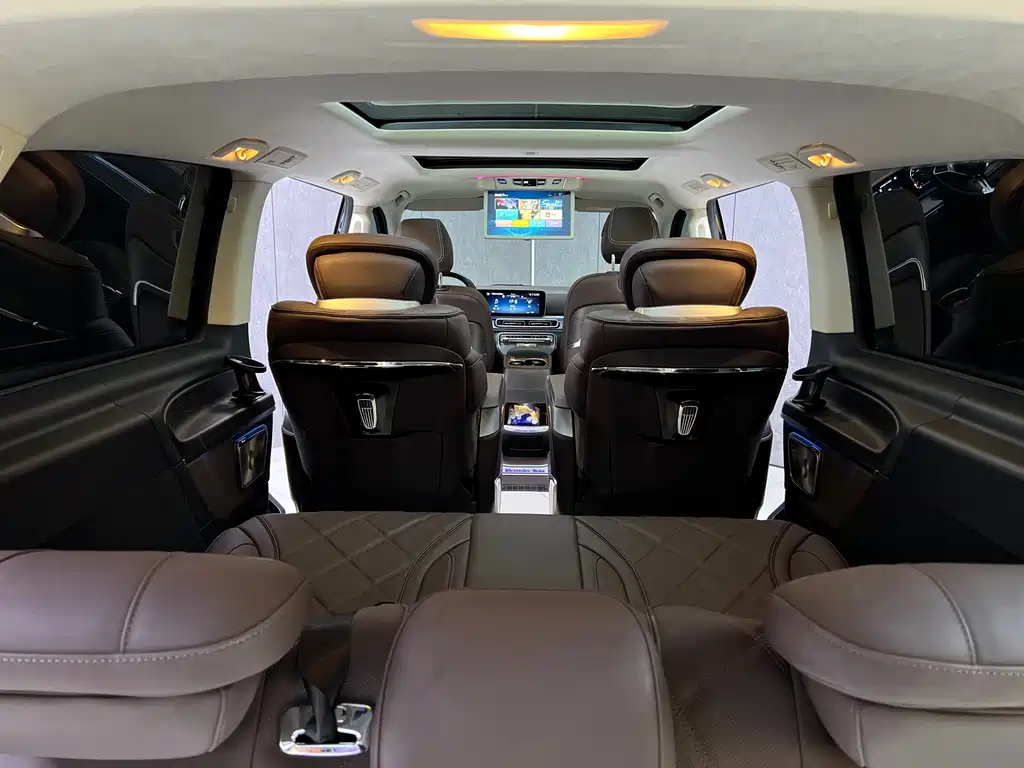 Mercedes-Benz V-Class 2025 — фото 17