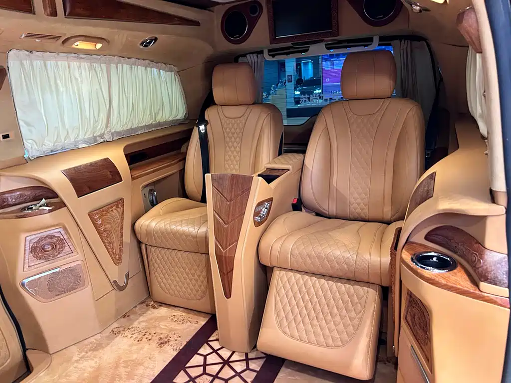 Mercedes-Benz V-Class 2020 — фото 13