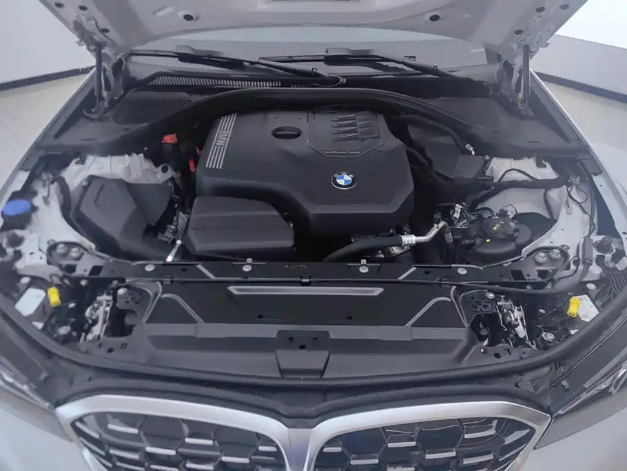 BMW 3 Series 2025 — фото 10