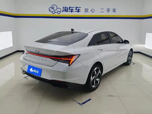 Hyundai Elantra 2021