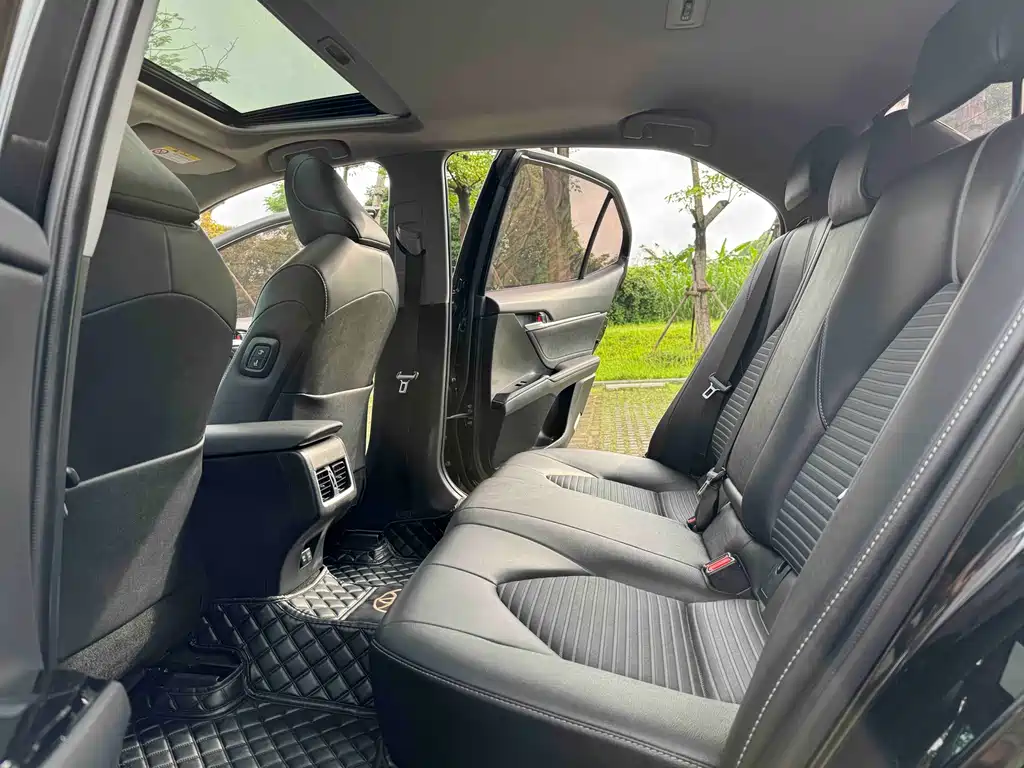 Toyota Camry 2022 — фото 16