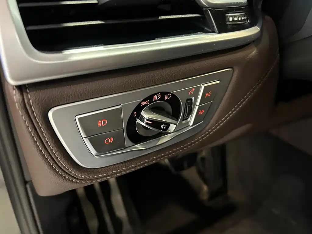 BMW 7 Series 2019 — фото 11