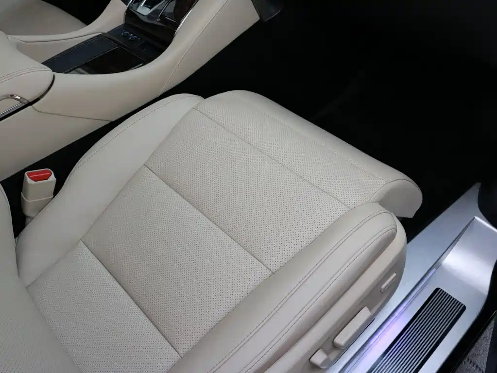Toyota Alphard 2023 — фото 19