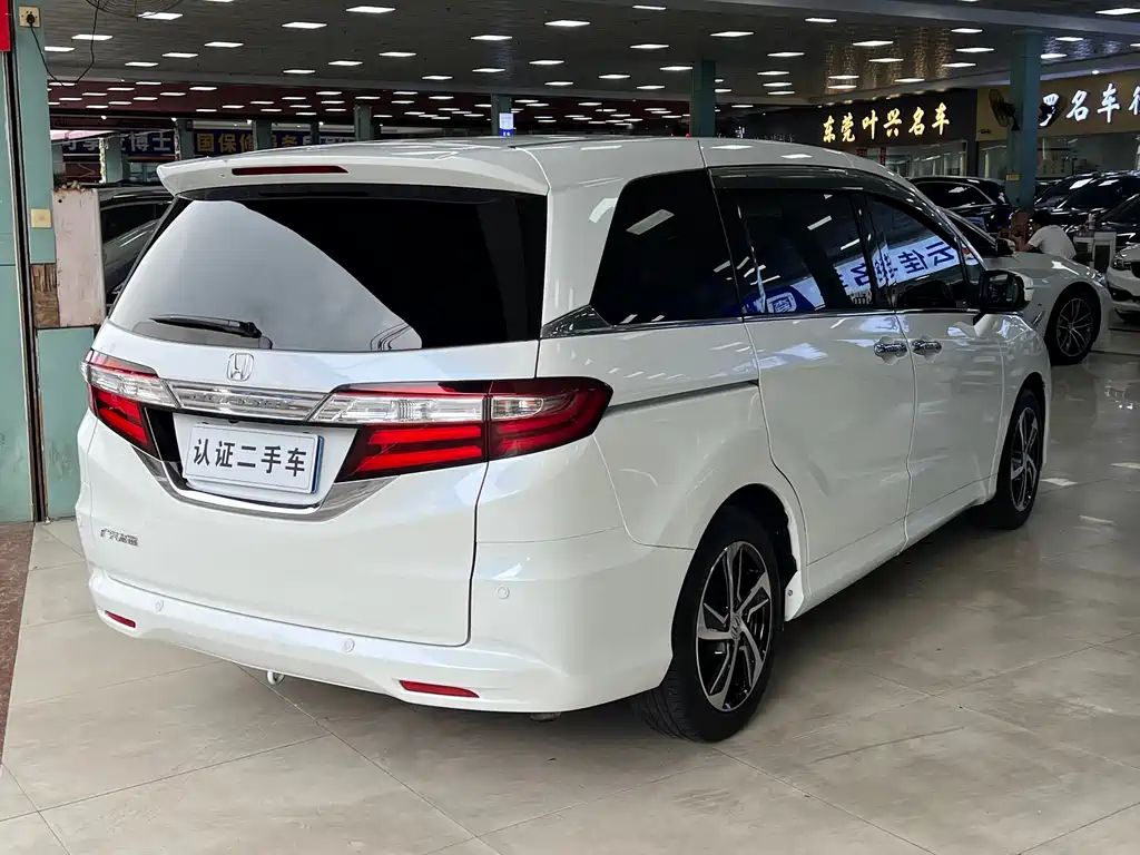 Honda Odyssey 2018 — фото 10