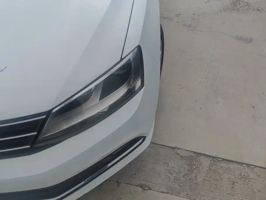 Volkswagen Sagitar 2016