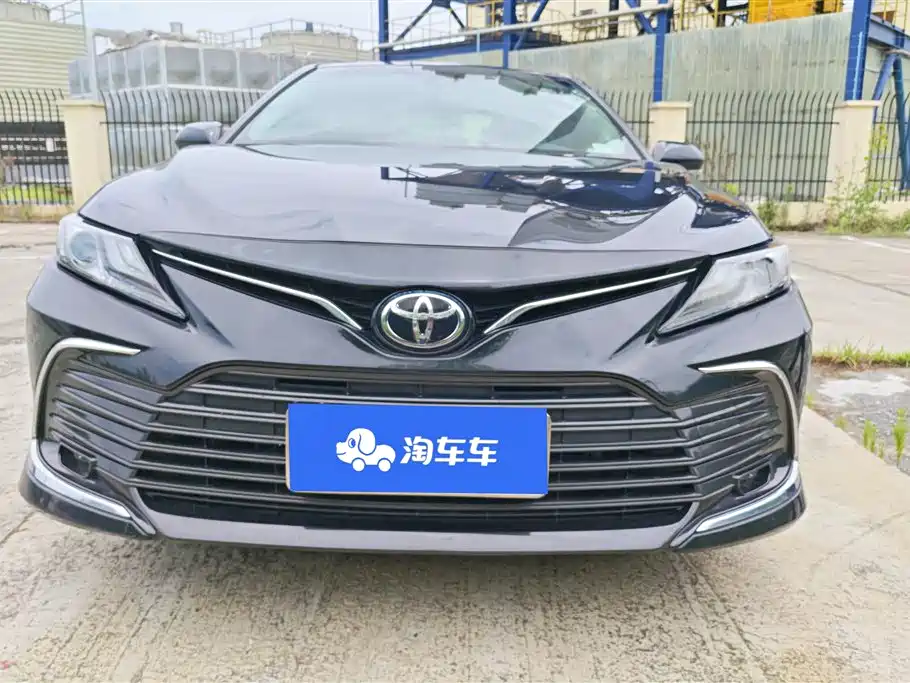 Toyota Camry 2022 — фото 2