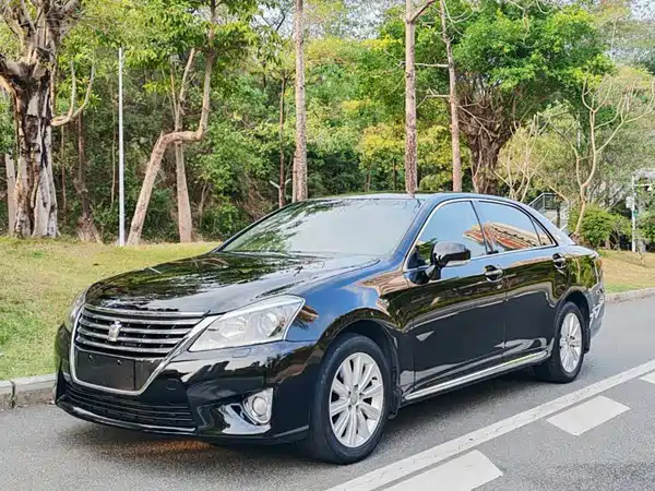 Toyota Crown 2014