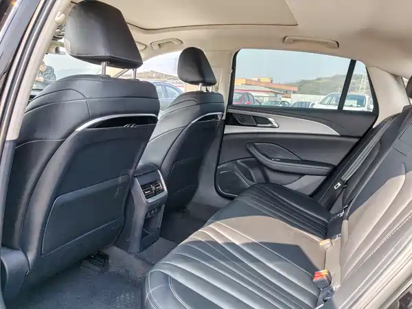 Hongqi H5 2022