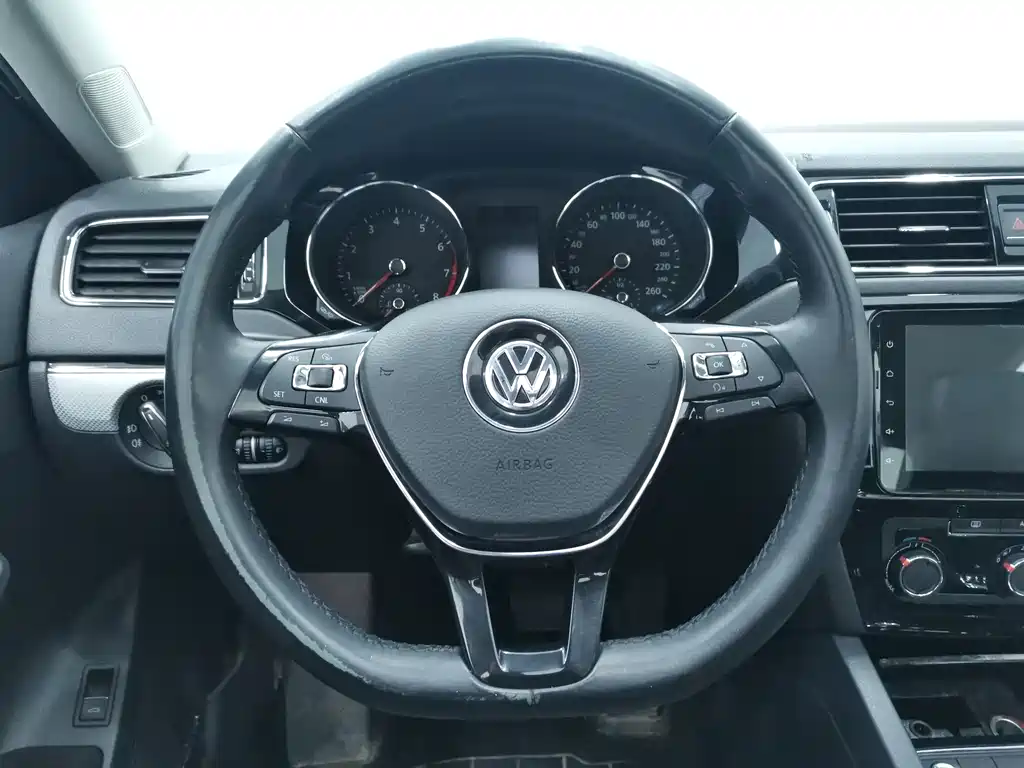 Volkswagen Sagitar 2017 — фото 10