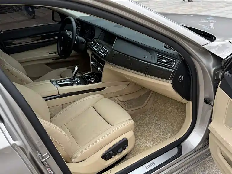 BMW 7 Series 2013 — фото 17