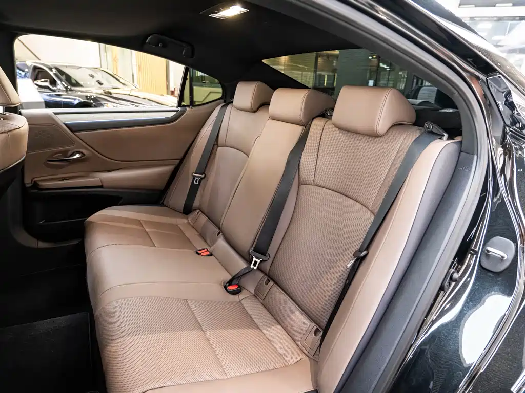 Lexus ES 2025 — фото 12