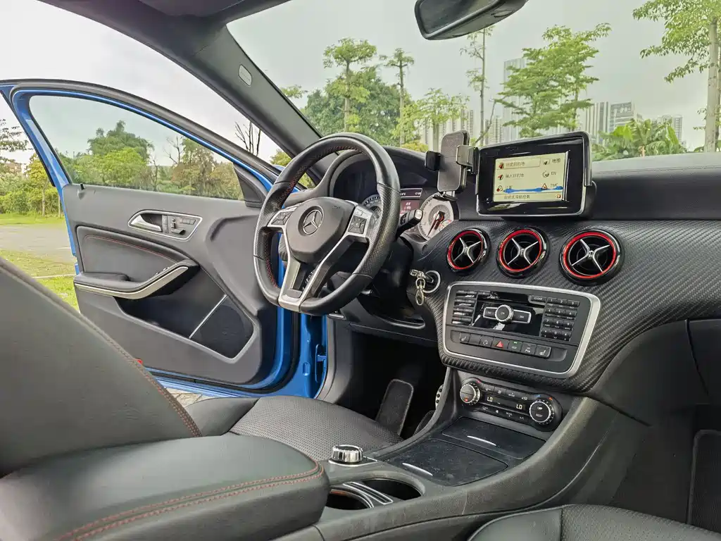 Mercedes-Benz A-Class 2014 — фото 10