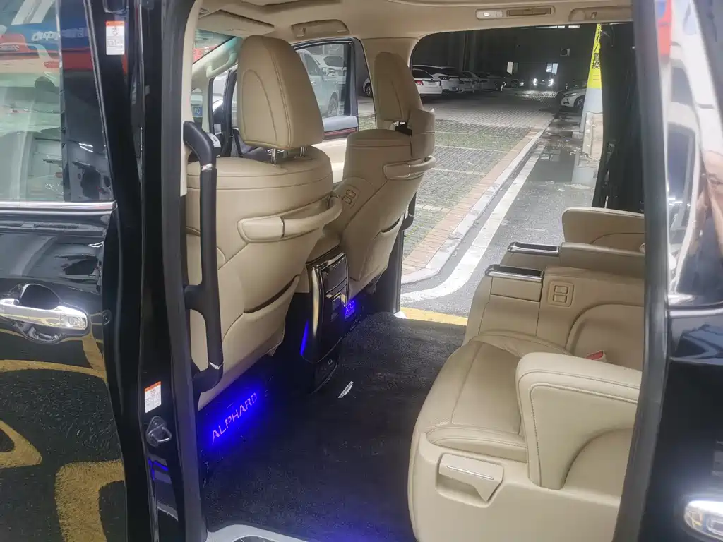 Toyota Alphard 2017 — фото 6