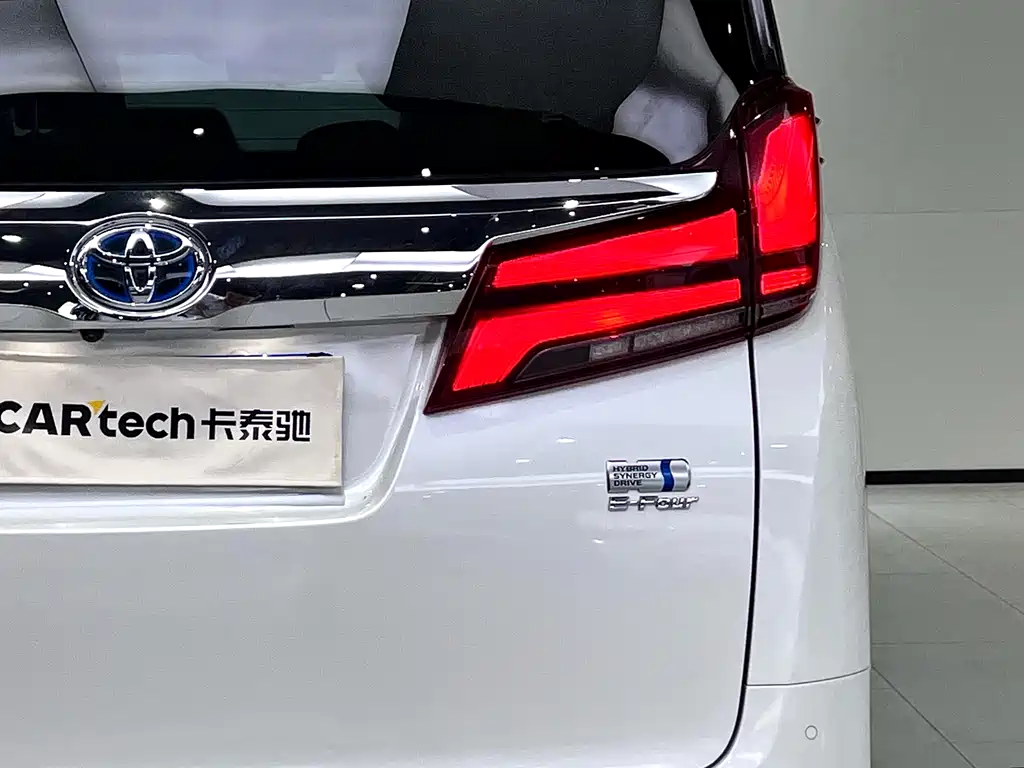 Toyota Alphard 2023 — фото 15