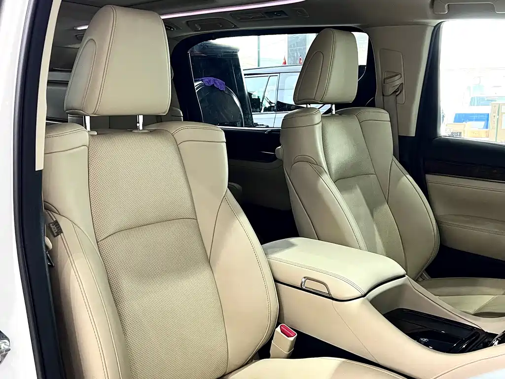 Toyota Alphard 2023 — фото 32