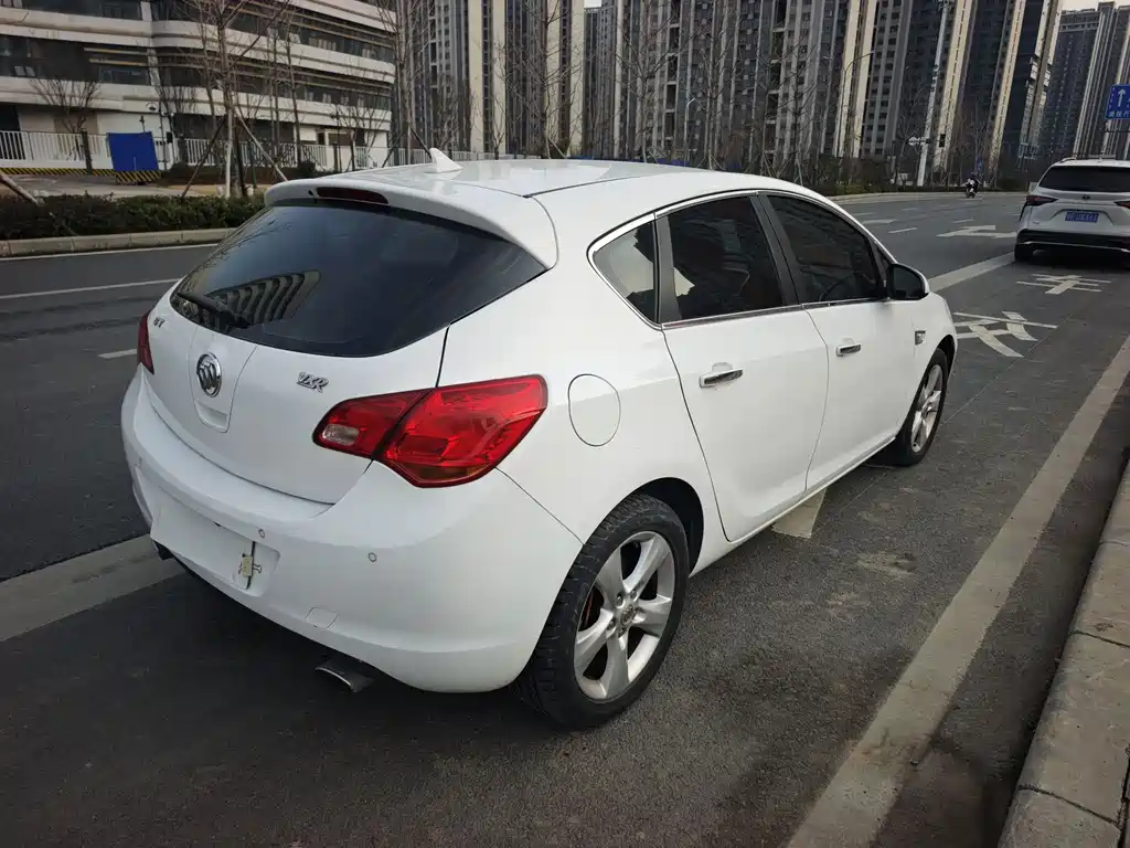 Buick Excelle 2014 — фото 11