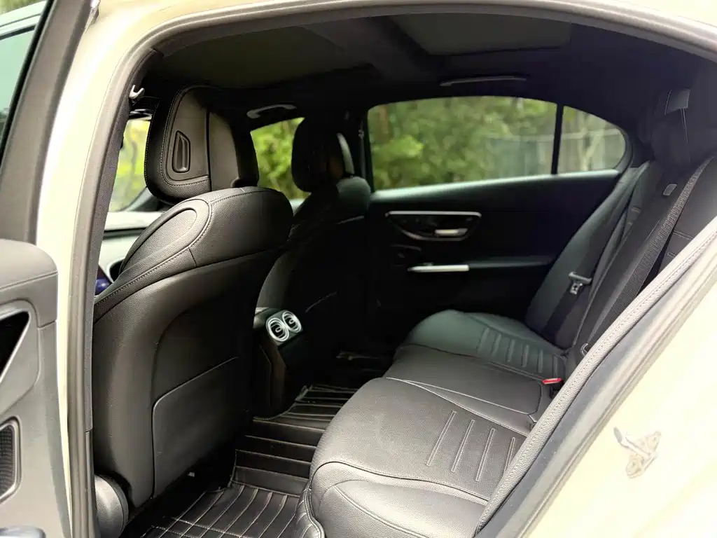 Mercedes-Benz C-Class 2023 — фото 8
