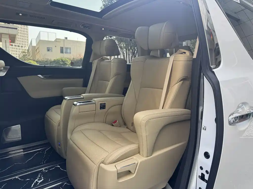 Toyota Alphard 2023 — фото 10