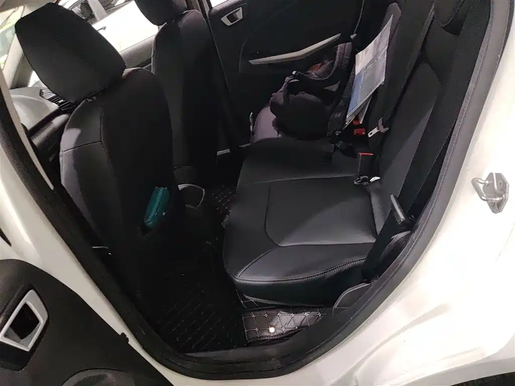 Ford Ecosport 2015 — фото 13