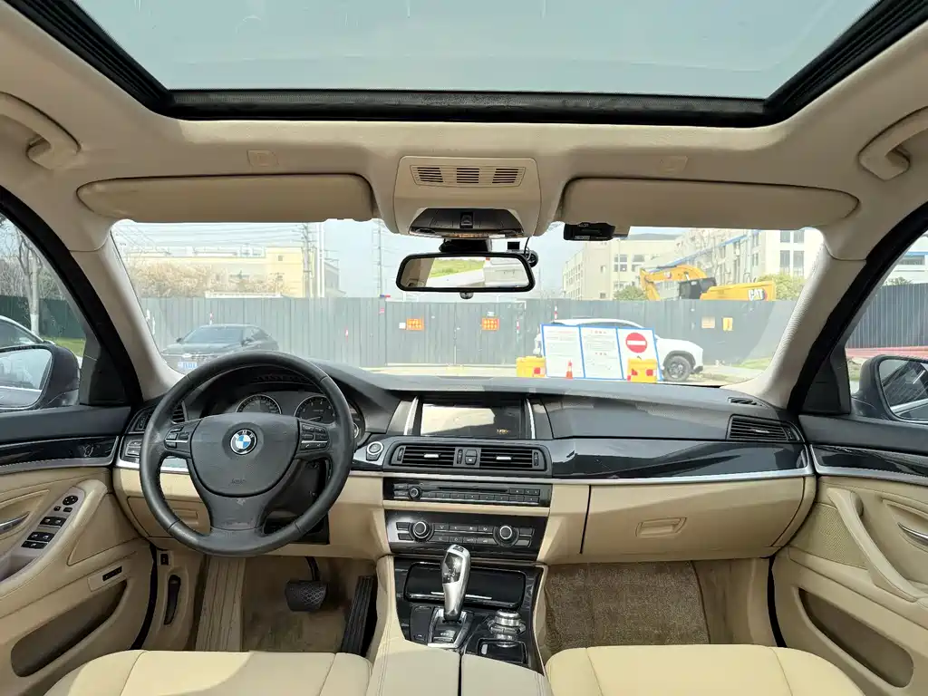 BMW 5 Series 2012 — фото 10
