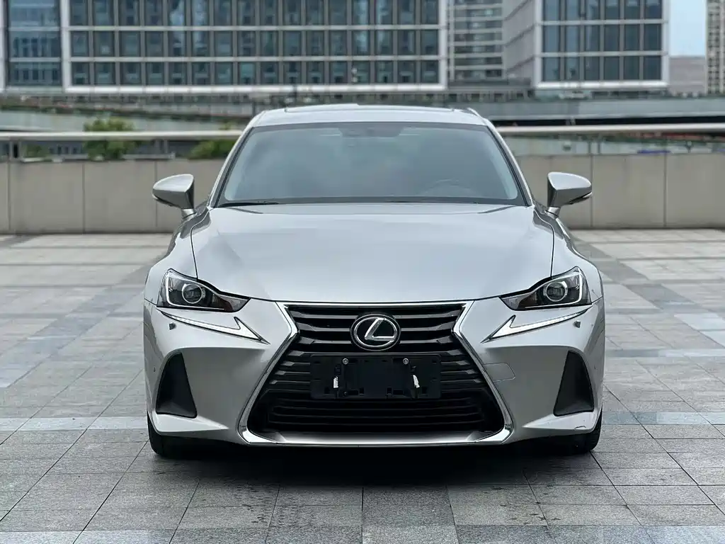 Lexus IS 2019 — фото 2