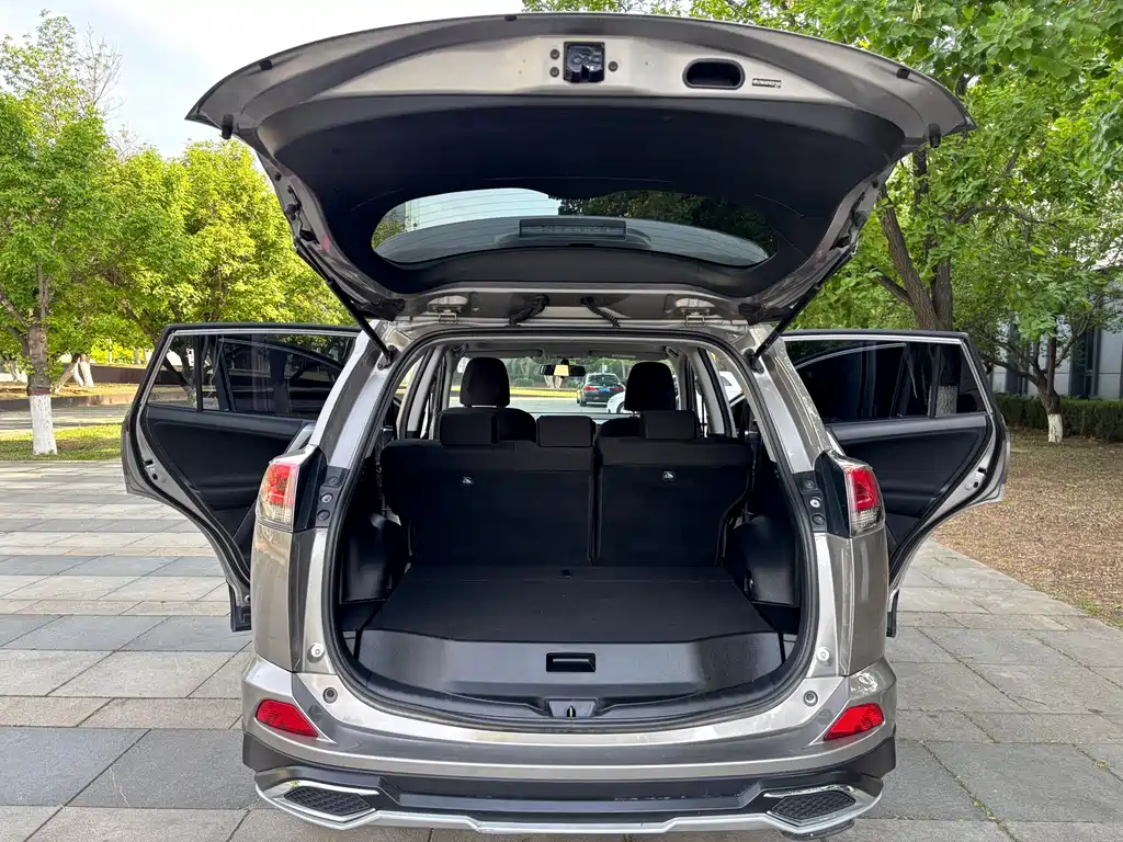 Toyota RAV4 2019 — фото 21