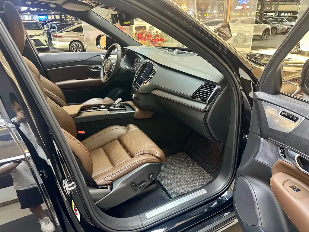Volvo XC90 2021 — фото 20