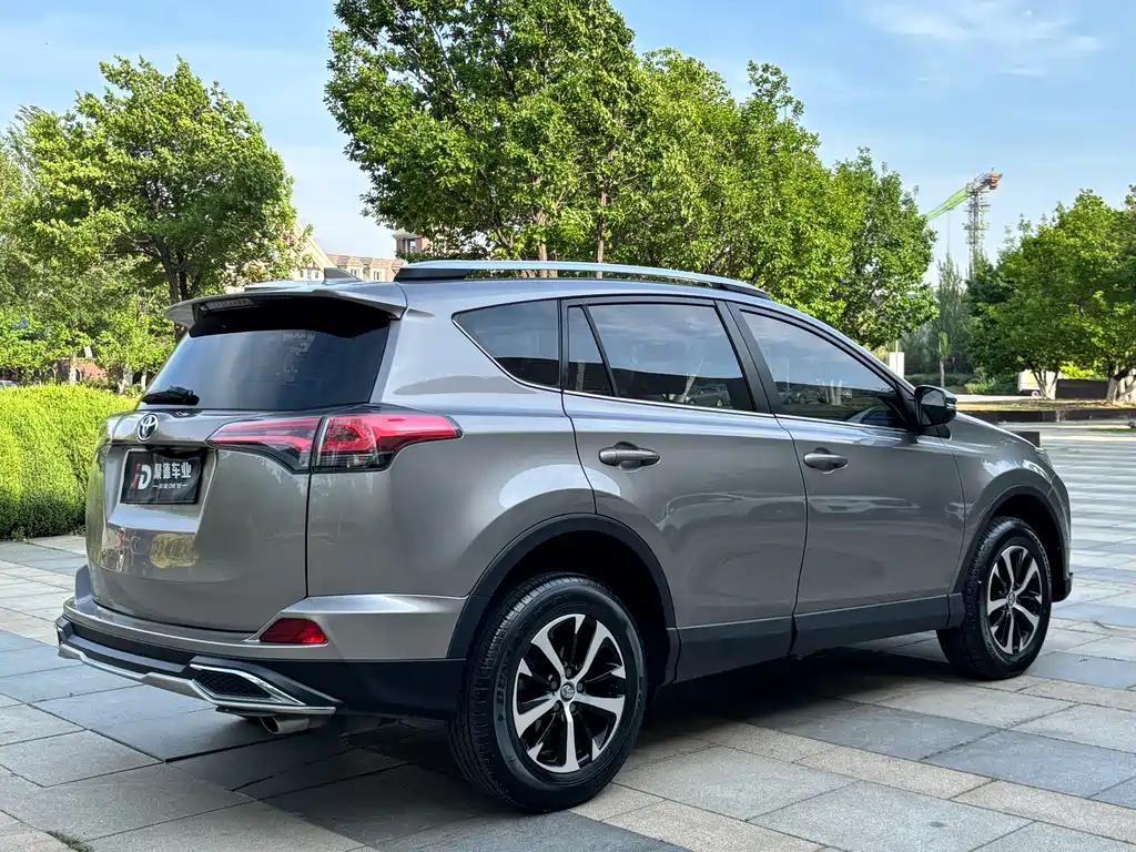 Toyota RAV4 2019 — фото 4