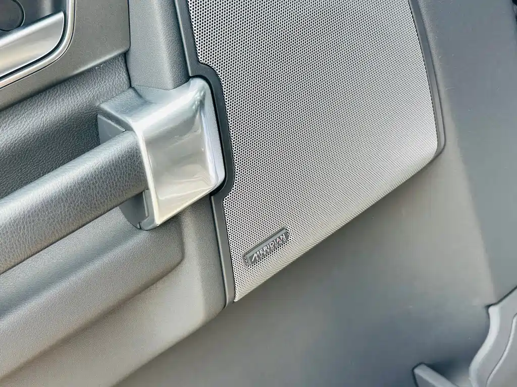 Land Rover Discovery 2016 — фото 10