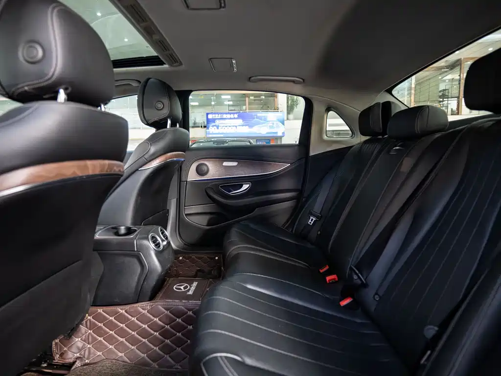 Mercedes-Benz E-Class 2019 — фото 15